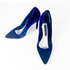 Alice & Olivia Sapphire Blue Velvet Heels Stitch Details